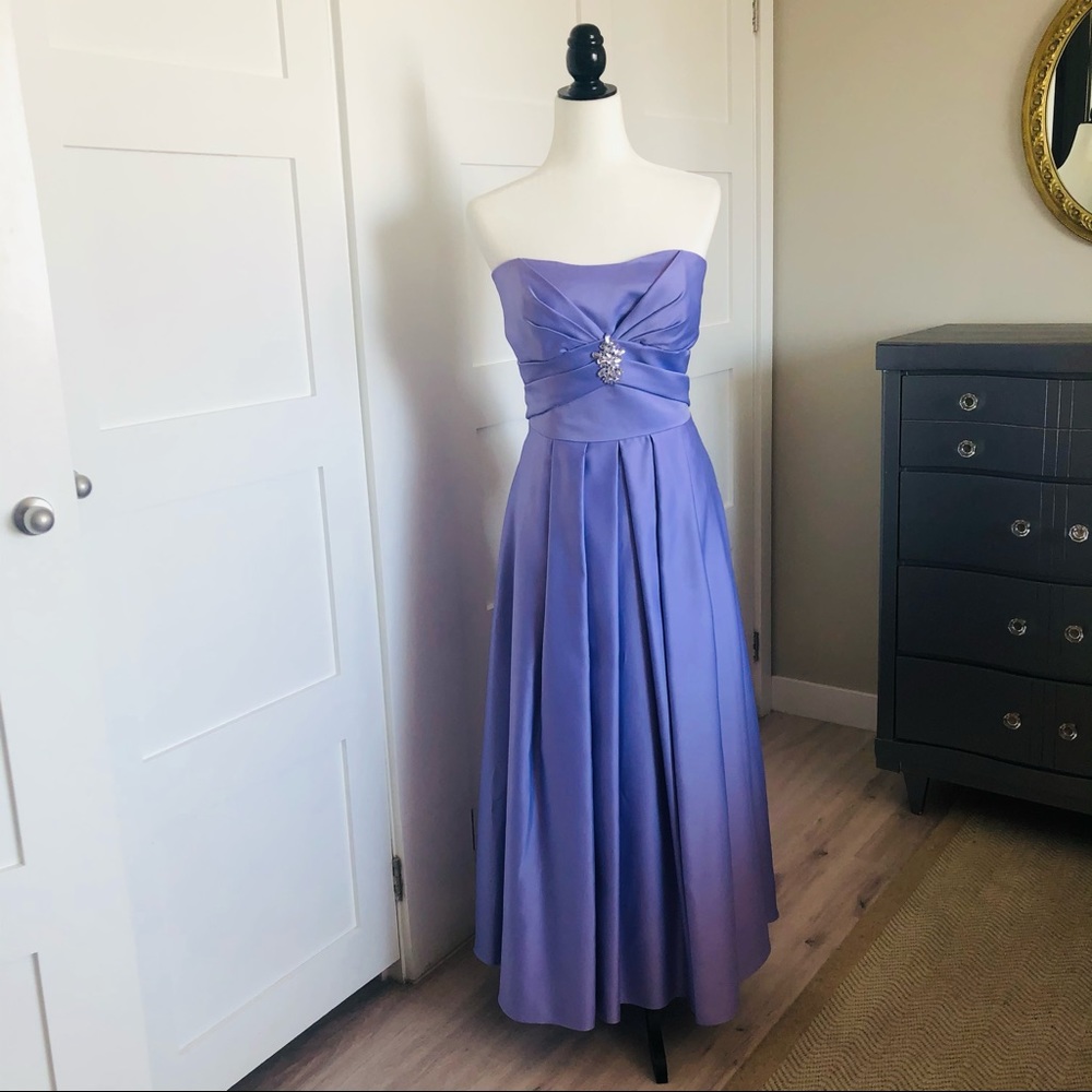 Long purple strapless Prom/Grad/Formal evening/Bridesmaid dress - Picture 1 of 6